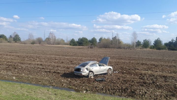 В Елабужском районе перевернулся автомобиль