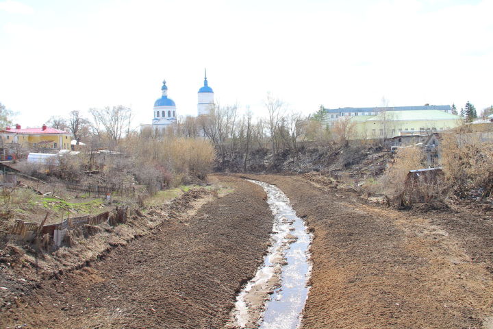 В Елабуге продолжается очистка русел малых рек