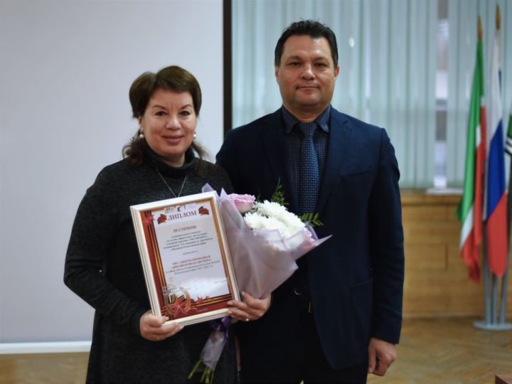 Рустем Нуриев наградил победителей муниципальных конкурсов