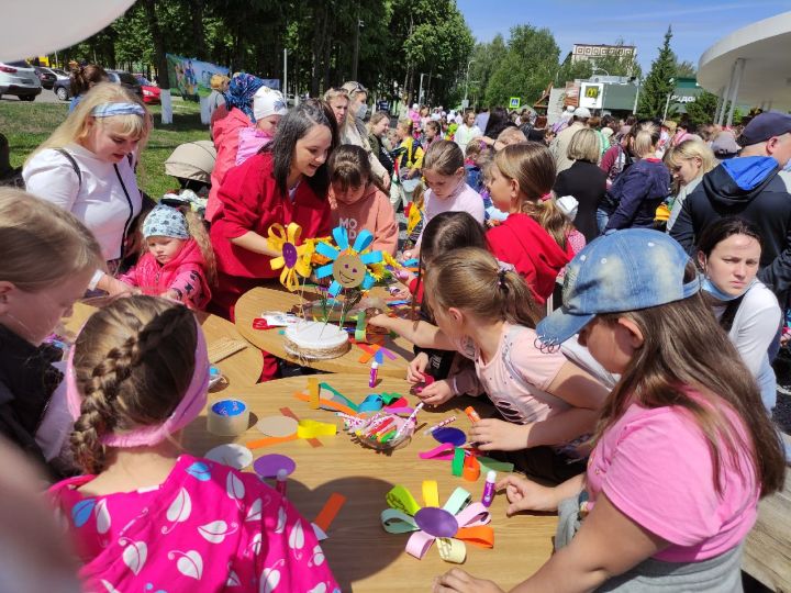 День защиты детей-2022 в Елабуге: лазертаг, подарки, танцы и игры