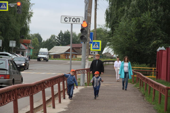 В Елабуге госавтоинспекторы проверяют пешеходов на переходах