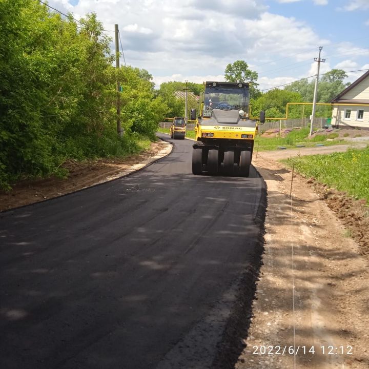 В селе Колосовка заасфальтировали часть улицы Центральная