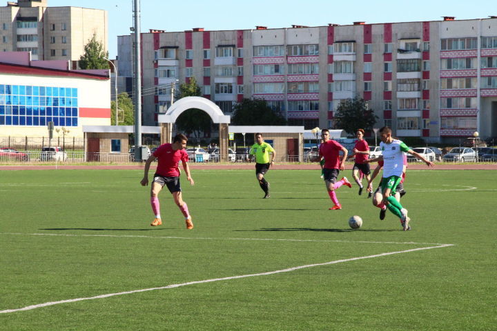 «Август-Алабуга» выделил 1,4 млн рублей на развитие футбола в Елабужском районе