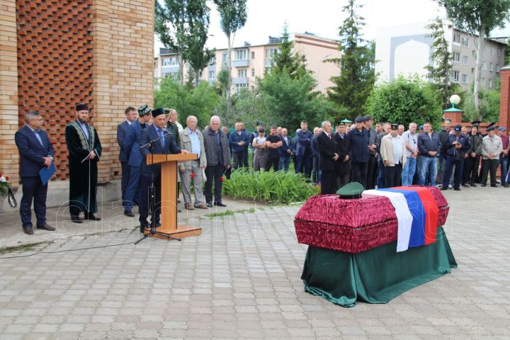 В Елабуге простились с погибшим на Украине военнослужащим