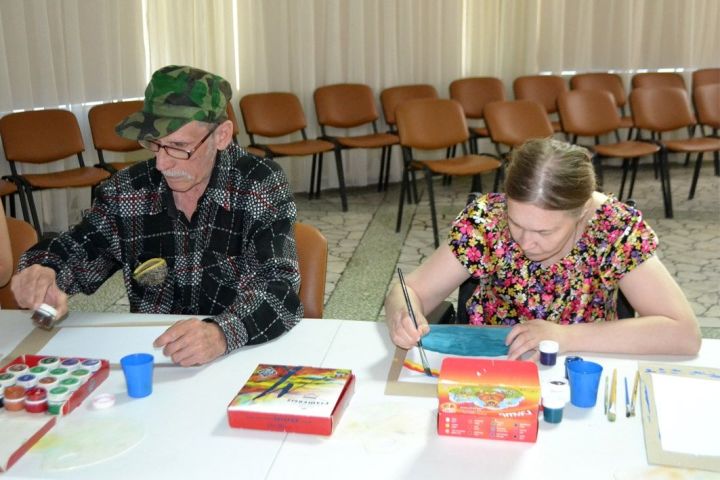 Антистрессовое занятие прошло в Елабужском доме-интернате для престарелых и инвалидов