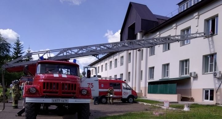 В Елабужском доме-интернате прошла учебная тренировка по пожарной безопасности