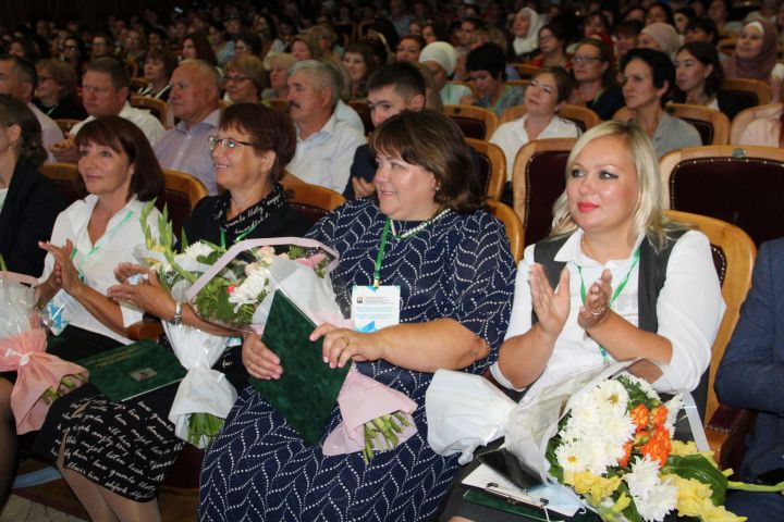 Учителя Елабуги рассказали, готовы ли они к новому учебному году