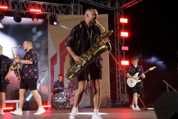 Елабужане на Дне города зажигали с группами «Just Brass» и «Dabro»