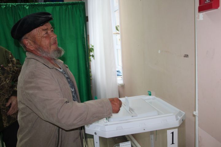 Сельчане Елабужского района голосуют на дополнительных выборах