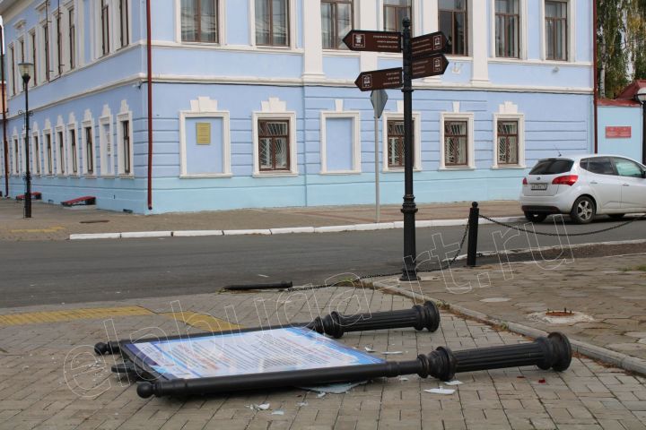В Елабуге вандалы снесли информационный щит стоимостью 200 тыс. рублей