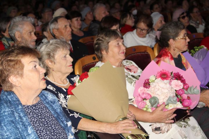 В Елабуге состоялся праздничный концерт, посвященный Дню пожилых