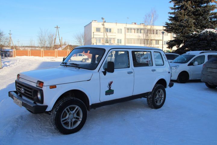 Елабужским бойцам СВО передали автомобиль «Нива»