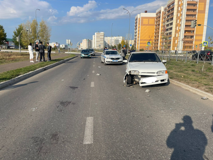 В Елабуге ребенок на самокате оказался под колесами автомобиля