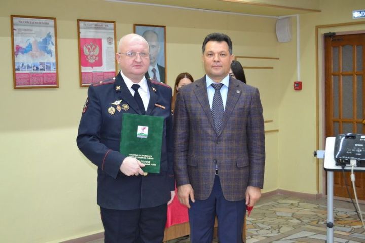 В Елабуге поздравили сотрудников МВД с профессиональным праздником