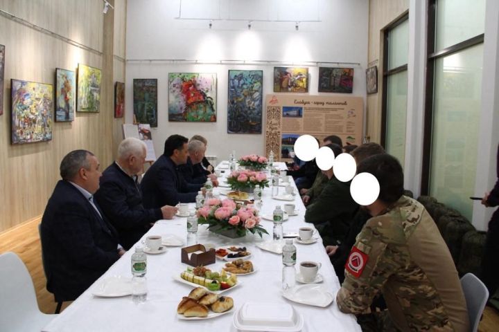 Елабужский боец на встрече с главой района рассказал о своей службе