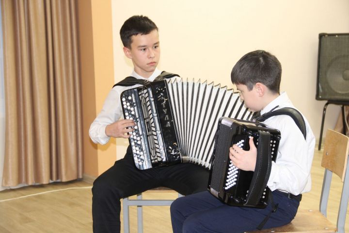 В Елабуге презентовали музыкальные инструменты, приобретенные в рамках нацпроекта «Культура»