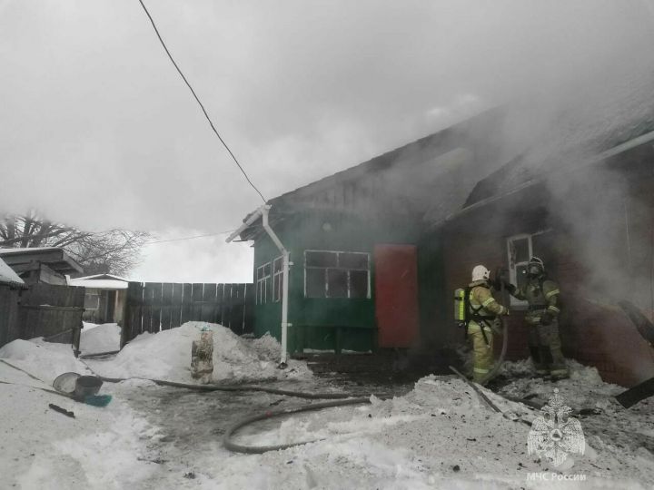 В Татарстане утром на пожаре погибла женщина