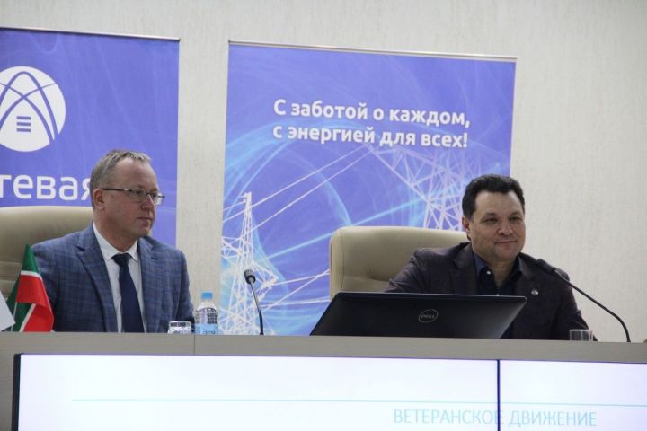 Глава района встретился с работниками «Сетевой компании»