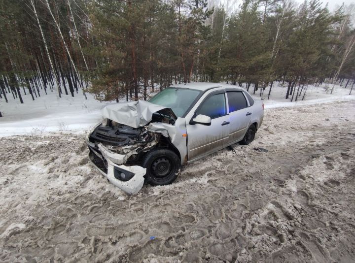 В Елабужском районе легковушка наехала на УАЗ