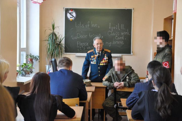 Елабужские школьники узнали о спецоперации из первых уст