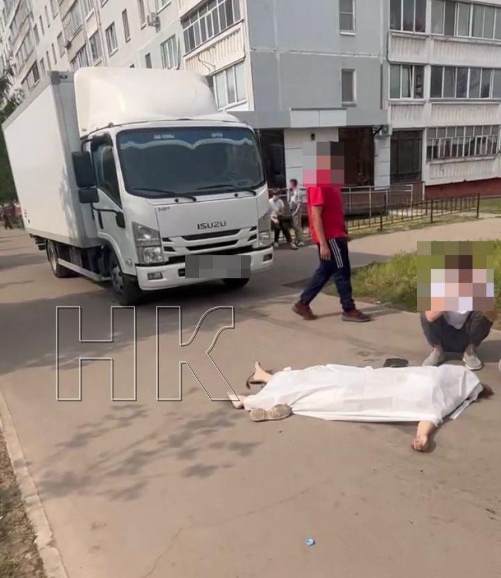 В Елабуге грузовик заехал на тротуар и задавил женщину