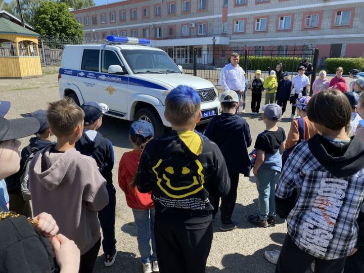 Юные елабужане познакомились с работой патрульно-постовой службы полиции
