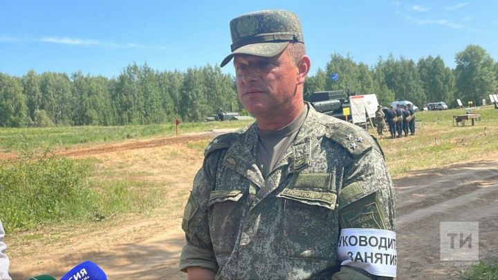 В Татарстане курсанты учатся водить танк под водой