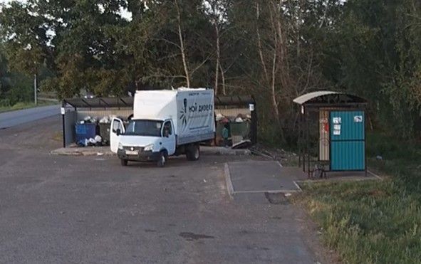 Елабужане продолжают вывозить крупногабаритный мусор в район РайПо