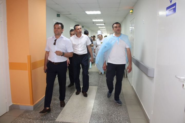 Министр здравоохранения РТ поставил задачи елабужским медикам