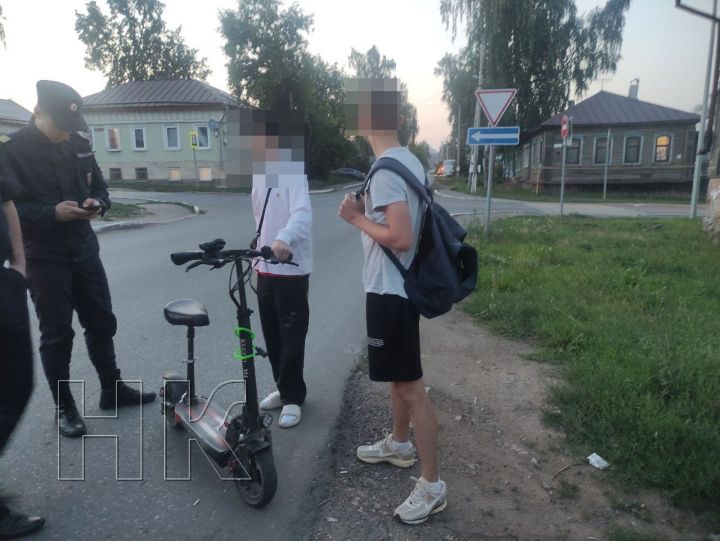 В Елабуге поймали подростков-нарушителей на электросамокатах