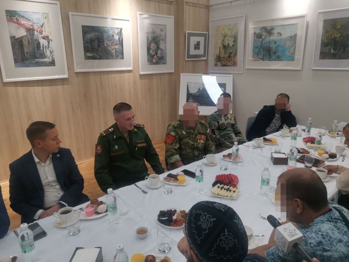 Руководство Елабужского района встретилось с мобилизованными земляками, находящимися в отпуске