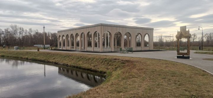На Шишкинских прудах завершается строительство Чайных беседок