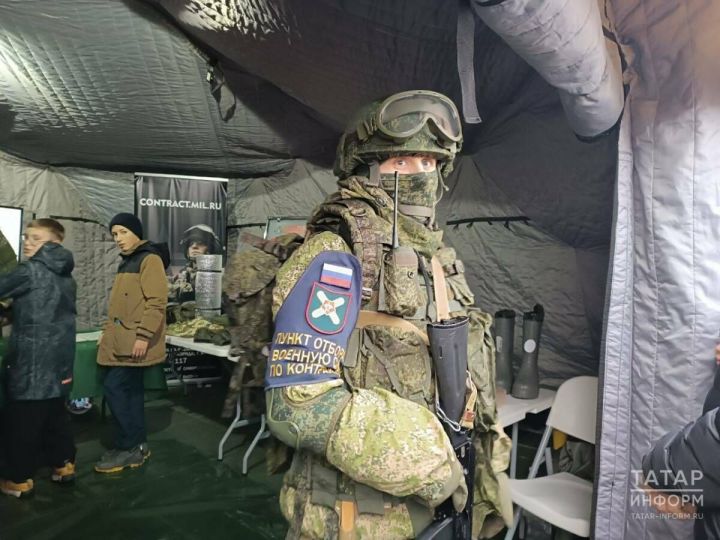 Более 400 человек подписали контракты с Минобороны России на выставке трофейной техники НАТО в Казани