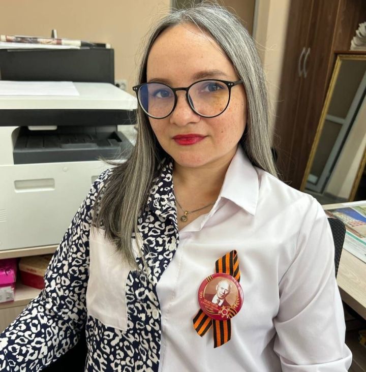 Сотрудница «Новой Камы» создает уникальные памятные значки ко Дню Победы