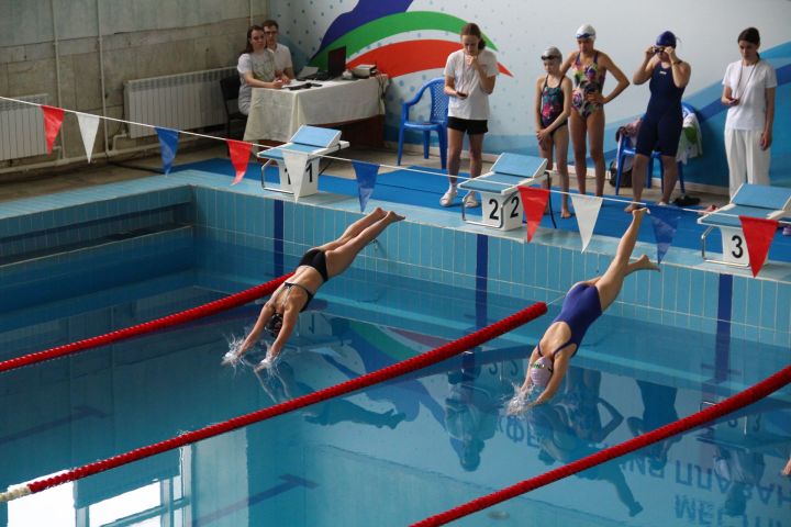 В Елабуге состоялись «Веселые старты» по плаванию