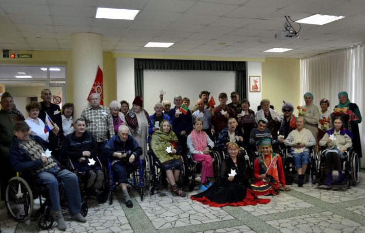 Волонтеры из Казани подарили праздник ветеранам Елабужского дома-интерната