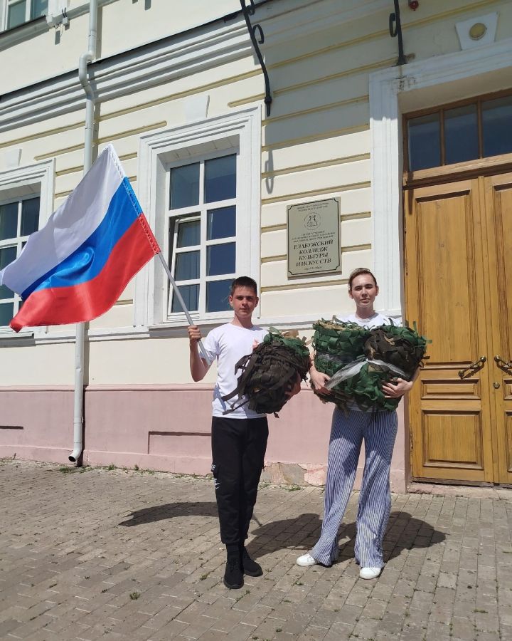 Студенты ЕККИ ко Дню России: 28 маскировочных сетей для фронта