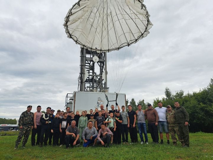 Юные парашютисты из Елабуги покорили небо