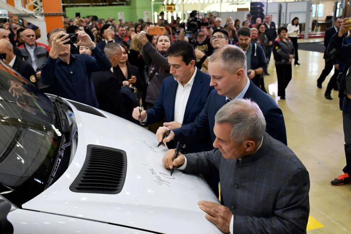 Рустам Минниханов открыл новую линию производства автомобилей «СОЛЛЕРС Алабуга»