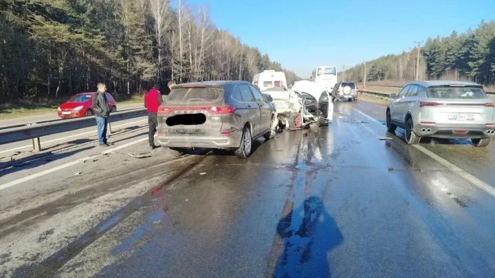В Елабужском районе в ДТП с тремя автомобилями погибла женщина