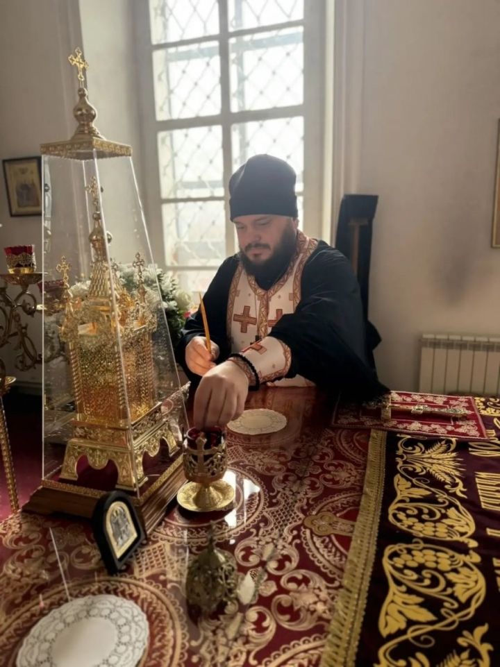 В Спасский собор Елабуги доставили Благодатный огонь