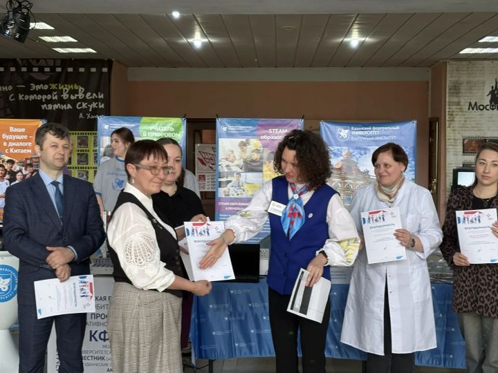 В Елабуге прошёл «Фестиваль профессий»: более 500 школьников и студентов познакомились с будущими специальностям