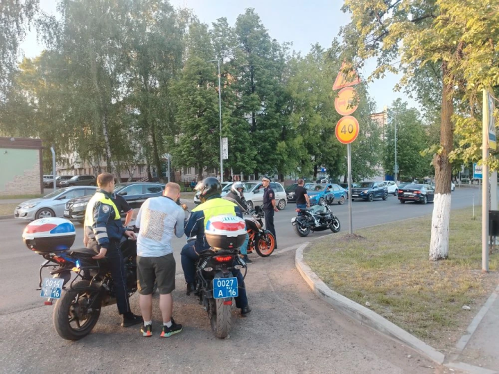 Мотобат в Елабуге выявил водителя мотоцикла без прав