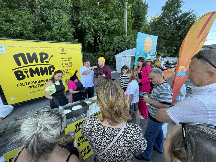 На городском пляже Елабуги звучала музыка и готовили такос