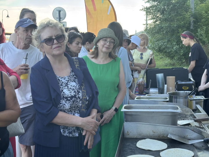 На городском пляже Елабуги звучала музыка и готовили такос