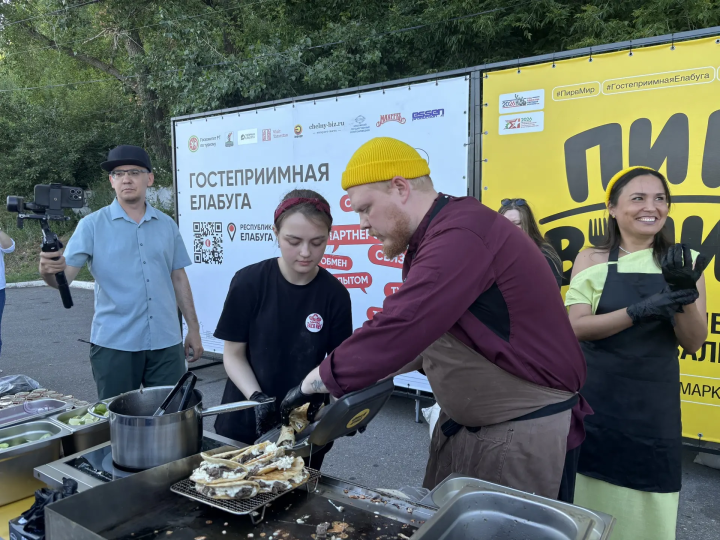 На городском пляже Елабуги звучала музыка и готовили такос