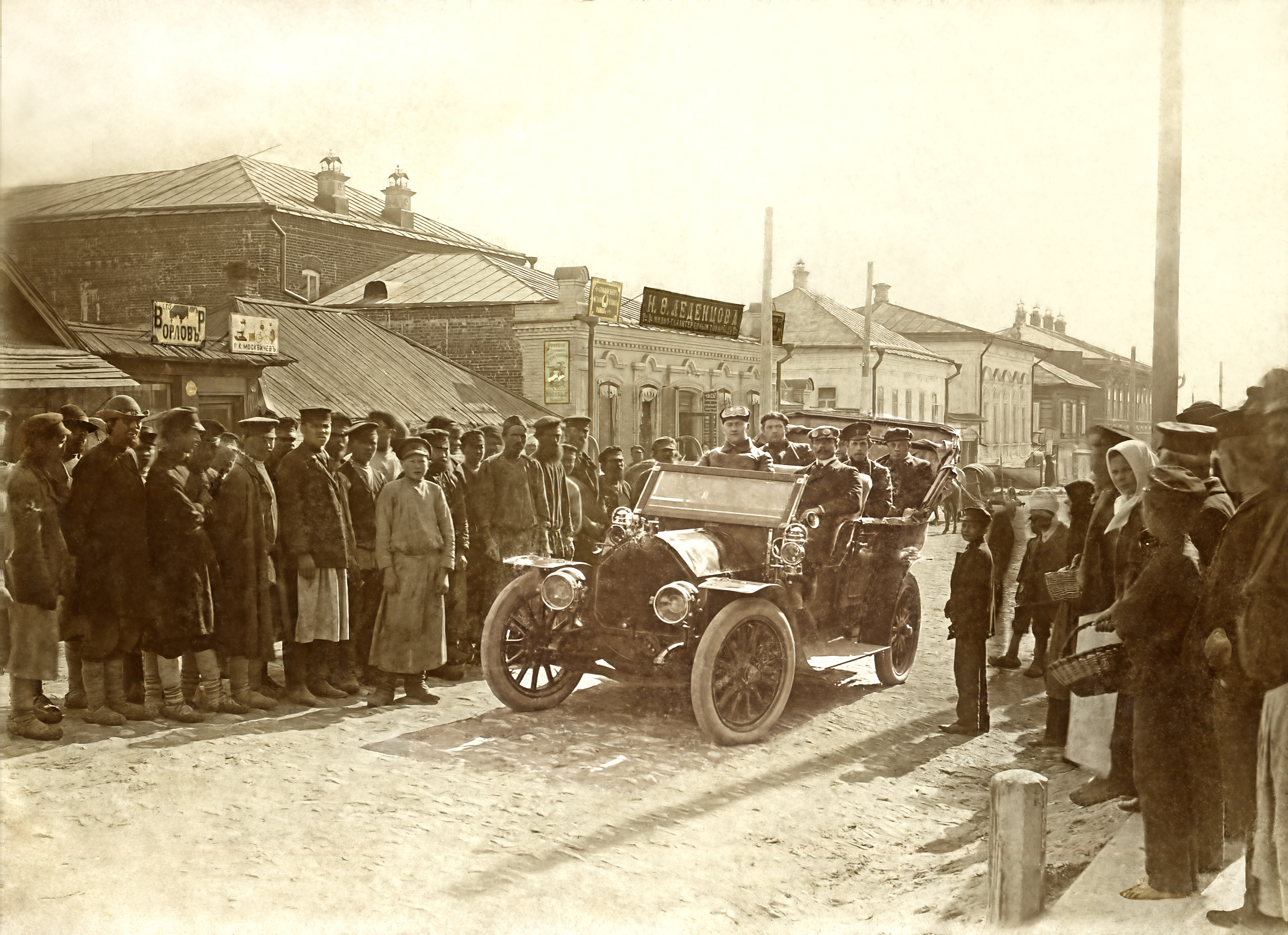 Участники ралли «Пекин-Париж» 1907 года в Елабуге