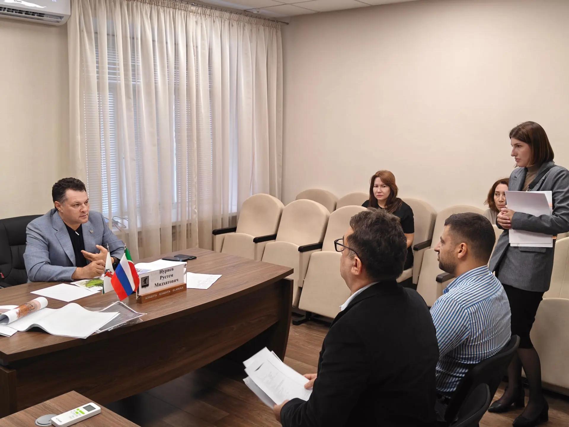 Алабугада гражданнарны кабул итү