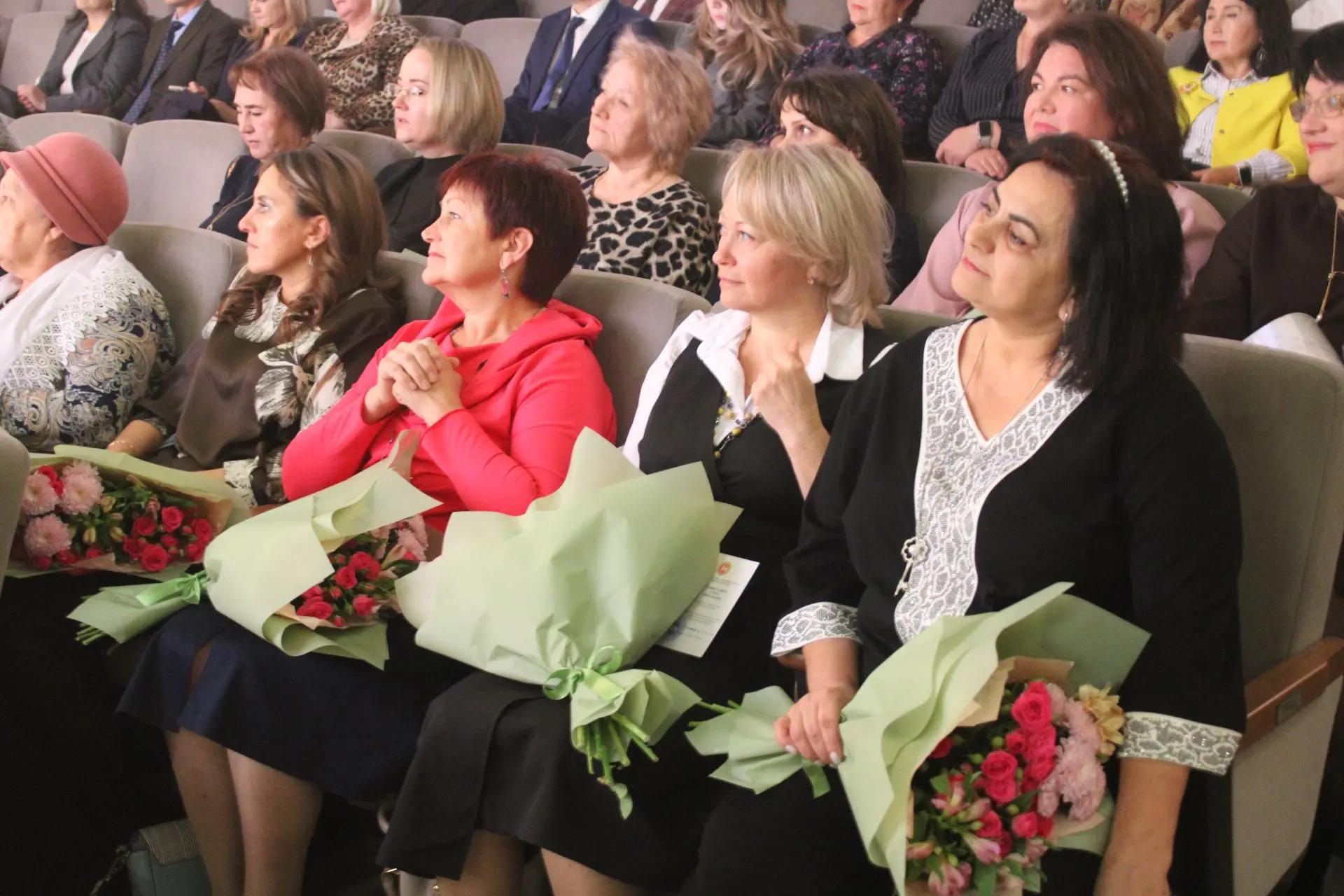 В ЦКР «Созвездие» отметили 90-летие Елабужского медицинского колледжа