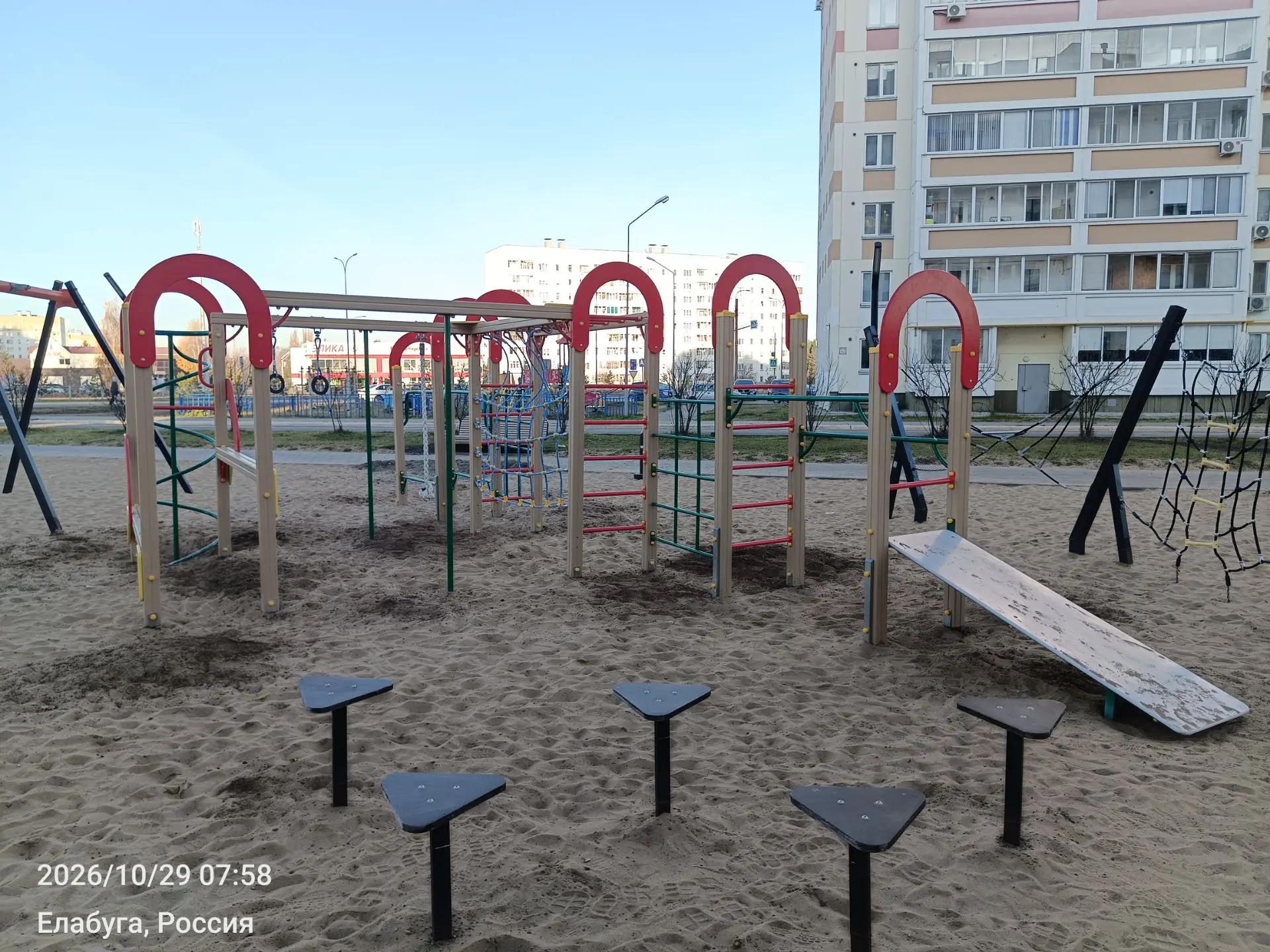 В Елабуге на средства гранта обустроили детскую площадку в сквере «Сад у дома»